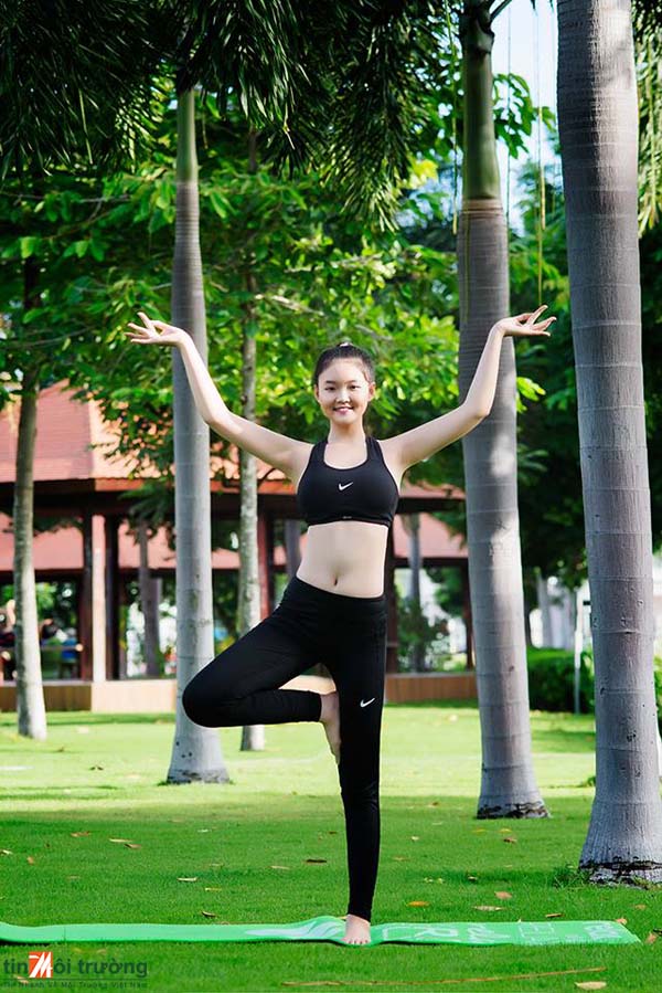 Bộ[-]ảnh[-]tập[-]yoga[-]tuyệt[-]đẹp[-]của[-]model[-]Phan[-]Thanh[-]Vy